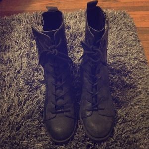 Combat boots