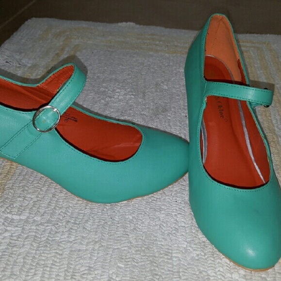 SOLD! Chase and chloe heels
