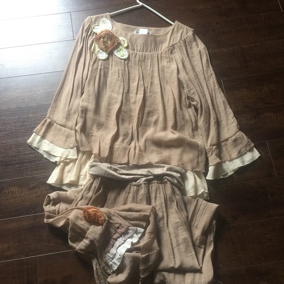 2pc Outfit tan and creme