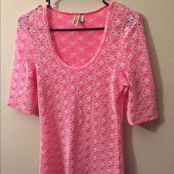 ❤️Sale❤️ Cute Pink BKE shirt!