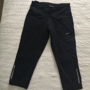Nike Women's Dri-Fit Capri Activewear Leggings