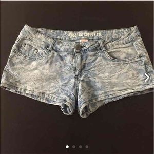 🎯SOLD🎯Mossimo floral light blue shorts Size 13