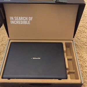 On sale!!! ASUS small laptop. Like new!