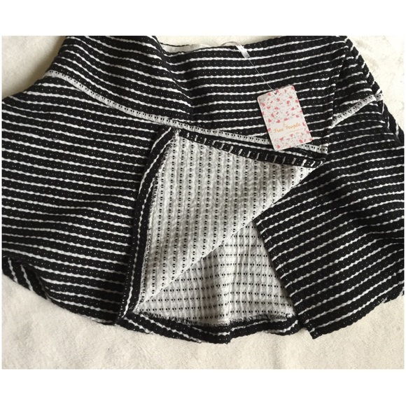 Textured Mini Skirt HP 10/21/16 - Picture 3 of 3