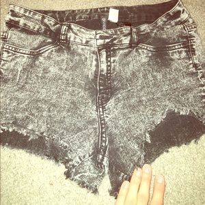 Acid wash black distressed shorts