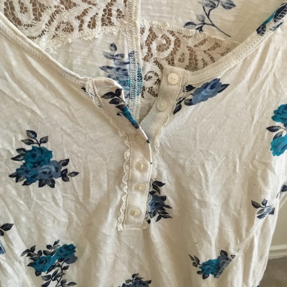 Floral/lace top - Picture 2 of 3