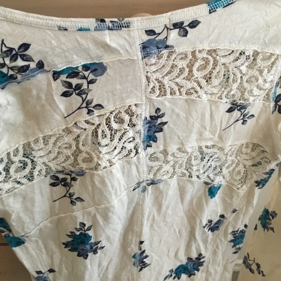 Floral/lace top - Picture 3 of 3