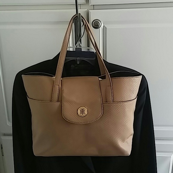 Tommy Hilfiger Handbags - Tommy Hilfiger purse.
