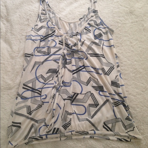 Summery top ! - Picture 3 of 3