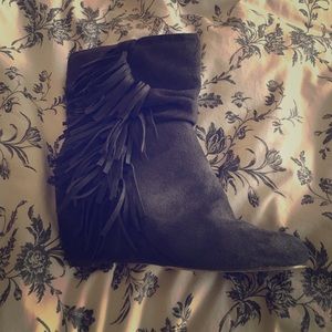 Wedge suede fringe boots