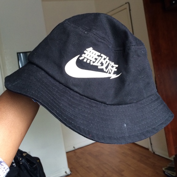 NIKE BUCKET HAT !!