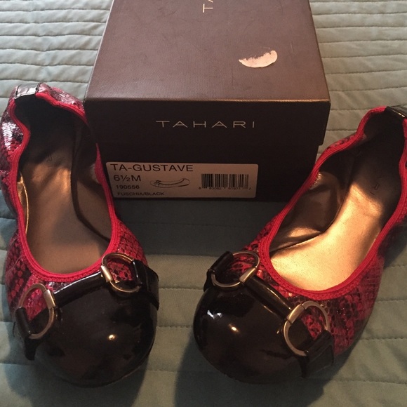 Tahari flats 6.5