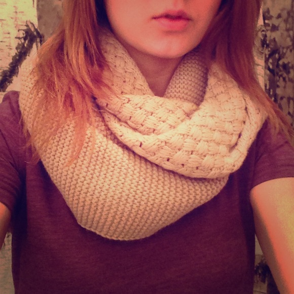 🔴SOLD🔴Double knit modcloth scarf!