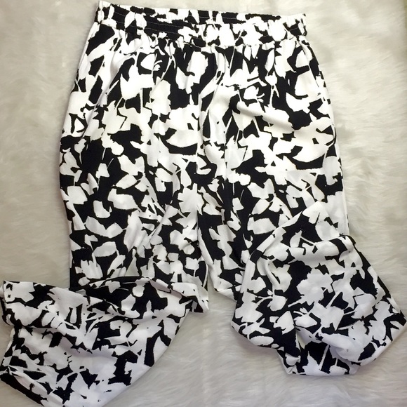 kate spade Pants - HP!! Kate Spade Synna Floral Goucho crop pant