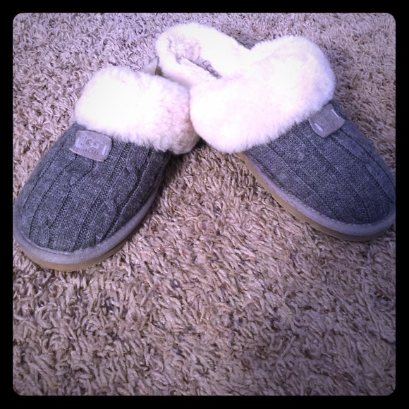 Quilted UGG slippers! Size 6!