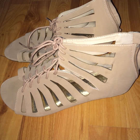 LACED UP BEIGE SANDALS!!