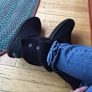 black kitted UGGS in good shape (comes with bonus)