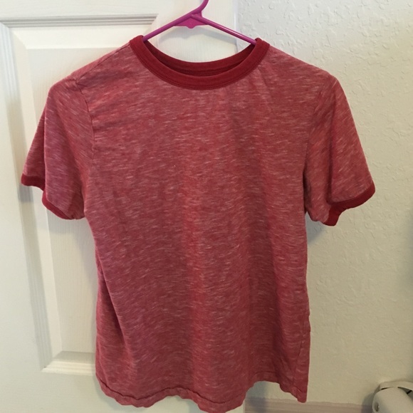 Scoopneck t-shirt with dark red ringer neck