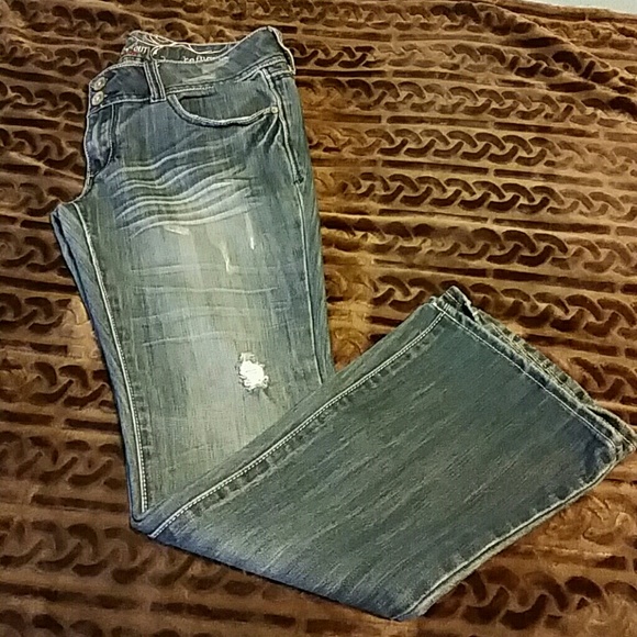 Distressed Refuge Jeans