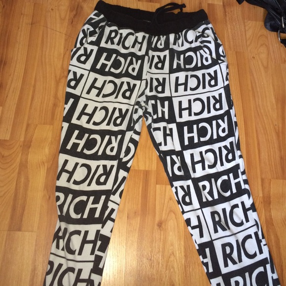 FOREVER 21 "Rich" SWEATPANTS!!