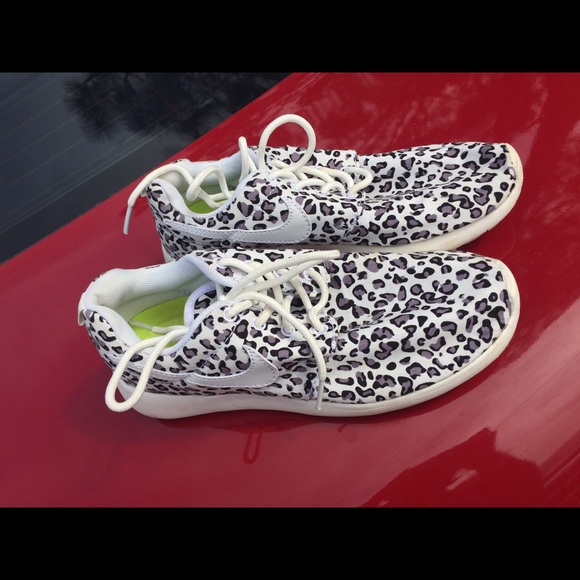 black & white cheetah nike roshe