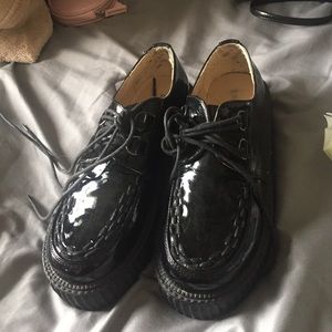 Bamboo Black Patent Creepers