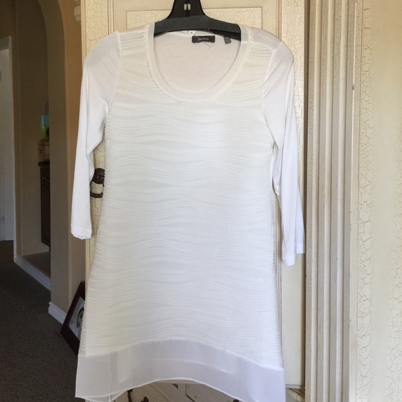 White tunic. - Picture 3 of 4