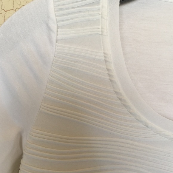 White tunic. - Picture 4 of 4