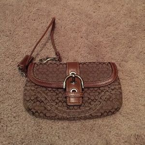 (SOLD) New without tag Coach wristlet