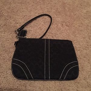 (SOLD) New without tag Coach wristlet