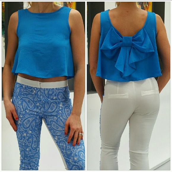 Tops - Playful Blue crop top NWOT