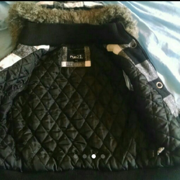 Size medium vest - Picture 3 of 4