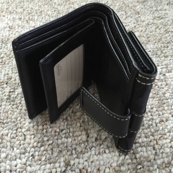 (SOLD)Preloved Coach Wallet - Picture 3 of 3