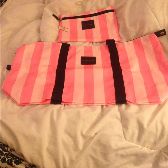 Victoria's Secret Weekender bag set - Picture 2 of 4