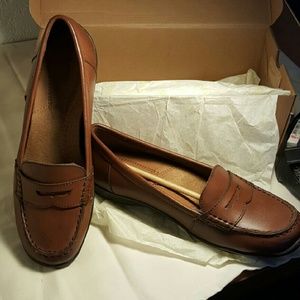 GH Bass and Co Antoniette Loafer NWT  Size 9