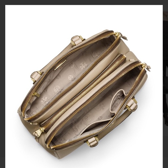 🎉🎈Host Pick!  Tory Burch Robinson Triple Zip - Picture 2 of 4