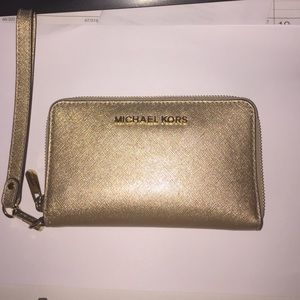 Michael Kors gold wallet 💛🤗