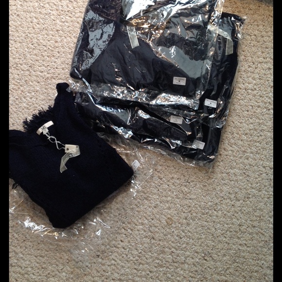 PRICE REDUCED!!! Sweater Bundle by: Ya Los Angeles - Picture 5 of 5