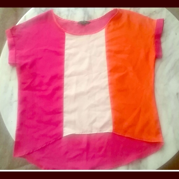 Super Cute Soft Silky Color Block hi -lo blouse 💫