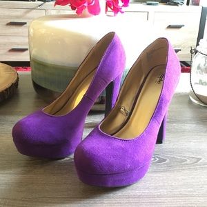 Mossimo purple pumps.