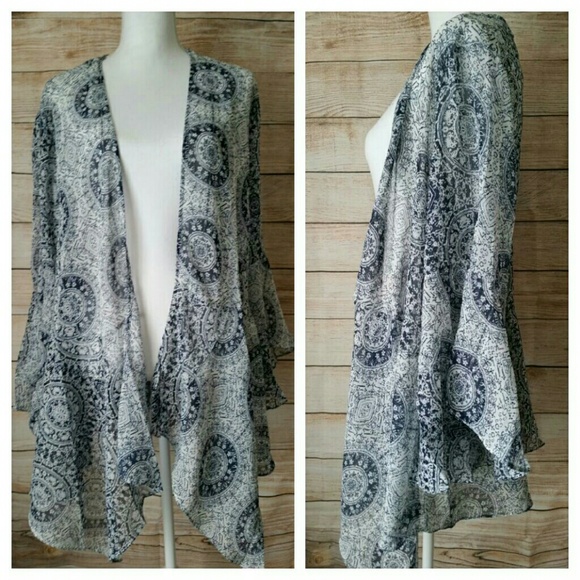 ➕ "Lila" Medallion Print Cardigan (Last One) - Picture 3 of 4