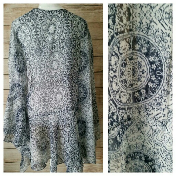 ➕ "Lila" Medallion Print Cardigan (Last One) - Picture 4 of 4