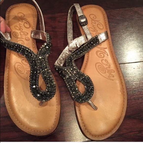 ISO please posh ladies help me find these!