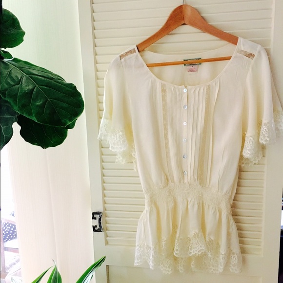 Delicate Lace button top by Flying tomato