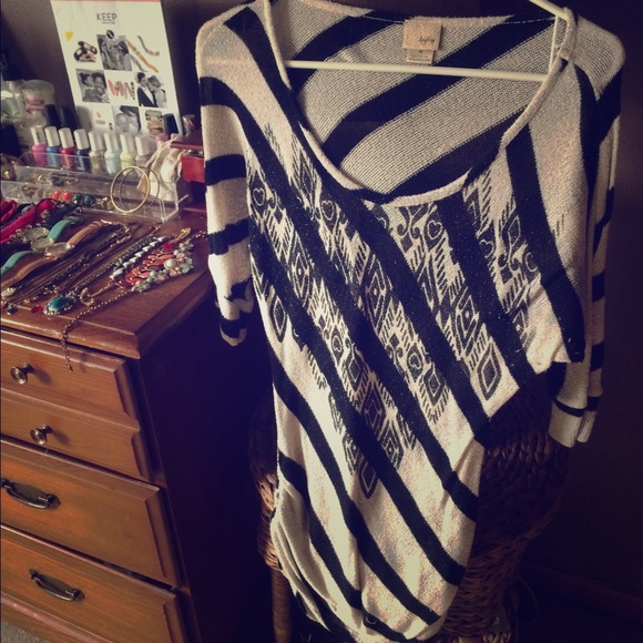 BUCKLE sparkly top! Super cute!