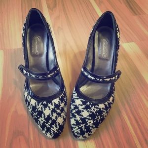 Carisma Houndstooth heels size 9 1/2
