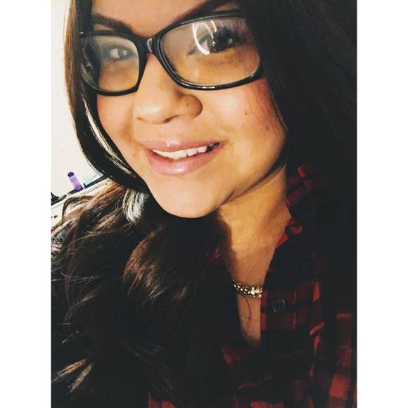 Meet your Posher, Yoly