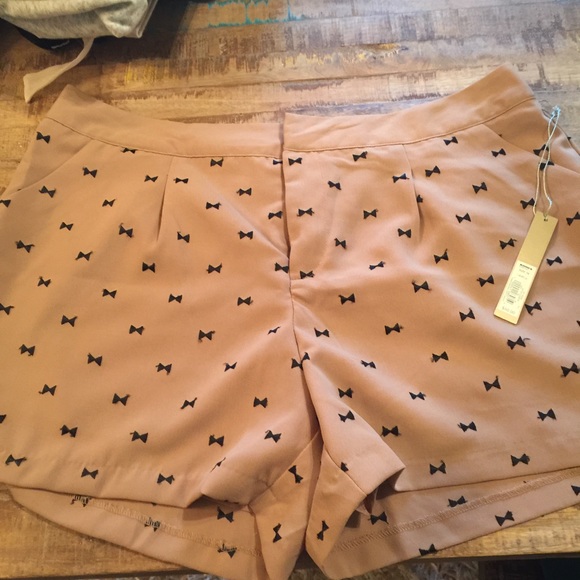 Lauren Conrad shorts size 16 blush/ black bows