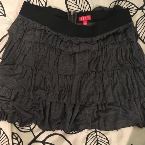 Flowy grey mini skirt