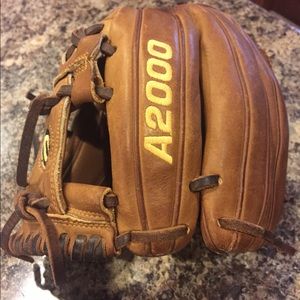 Wilson A2000 baseball glove